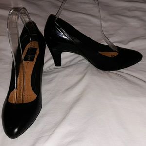 Clark's Artisan Classic Leather & Patent Pumps 7M